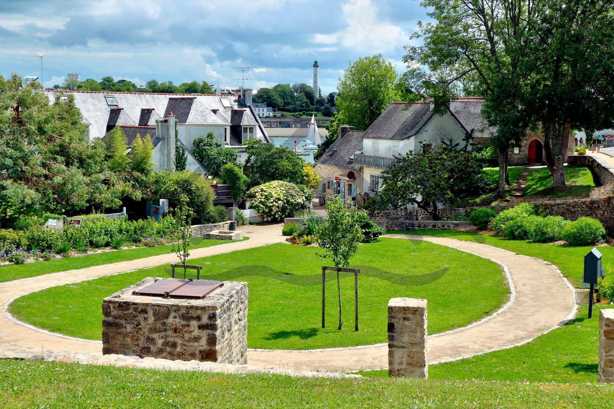 Localise - A06 - Entierement De Plain-Pied Avec Petite Vue Mer - Donnant Sur La Piscine Et Le Jardin - Wifi Inclus - Draps Inclus - Guilvinec エクステリア 写真
